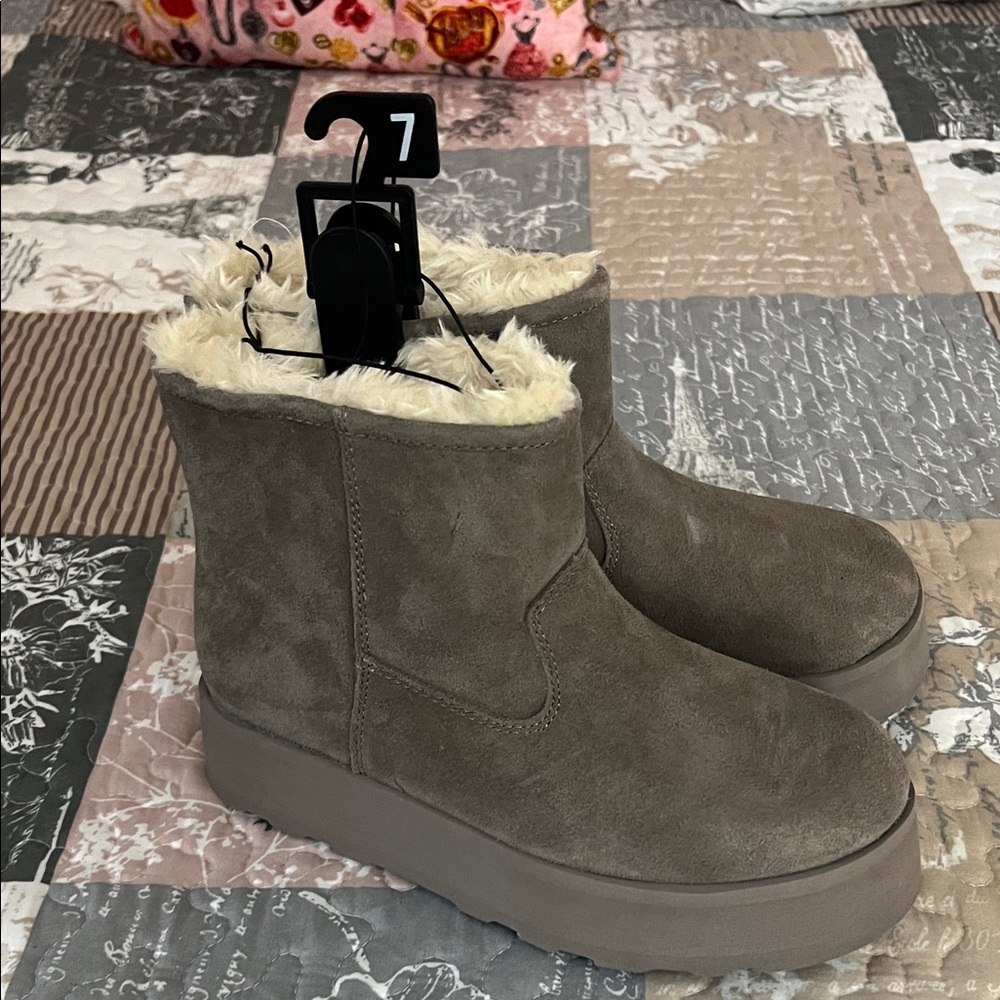 Time and Tru Taupe Ankle Boots with Fur Lining - Picture 6 of 8